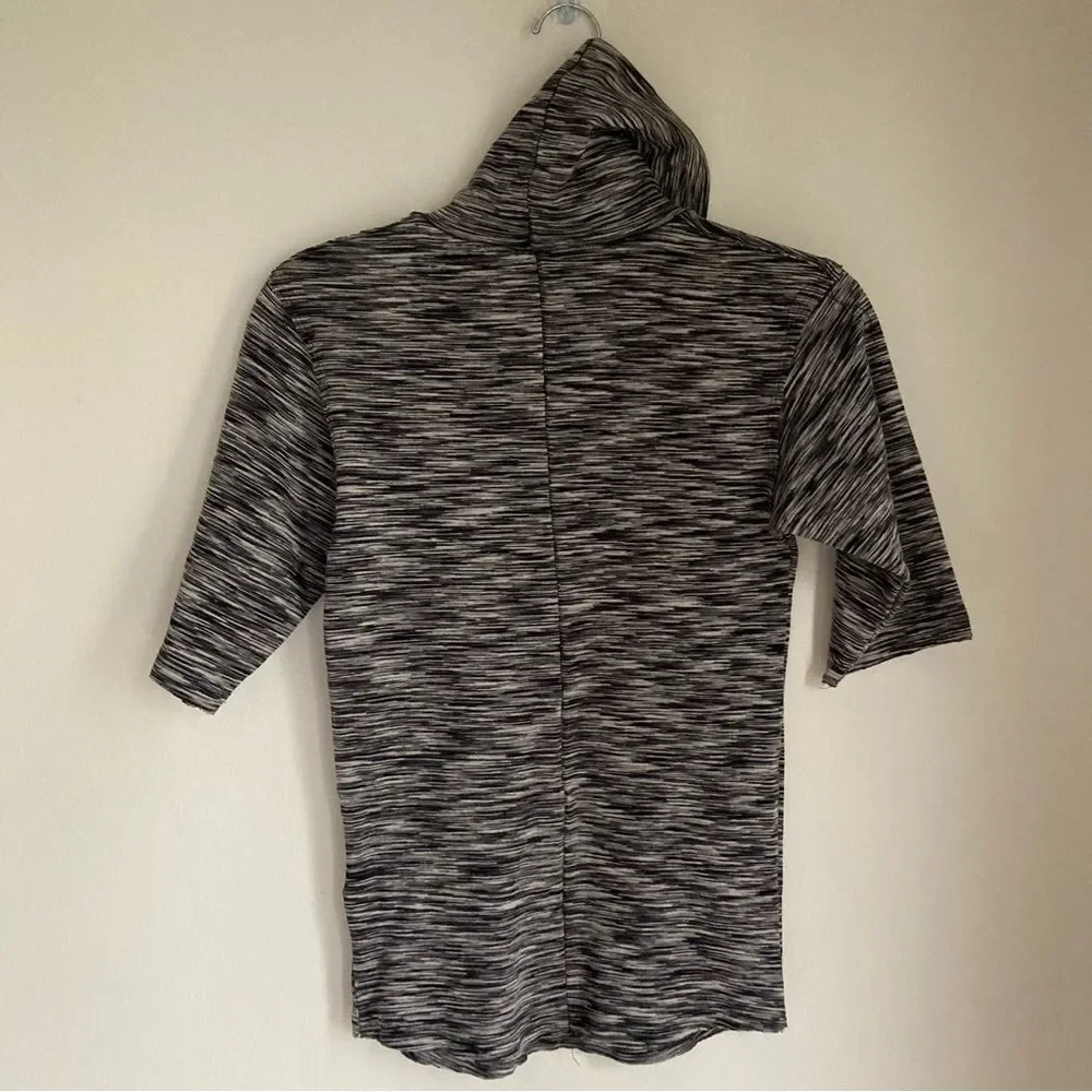 Free People Women Sunshine Space Dyed Turtleneck black & white size med. EUC!